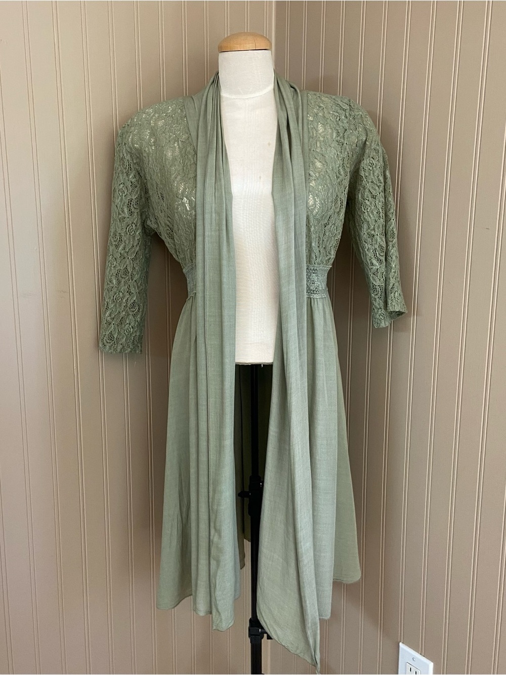 Today’s Designer Sage Green Lace Cardigan Women’s Large